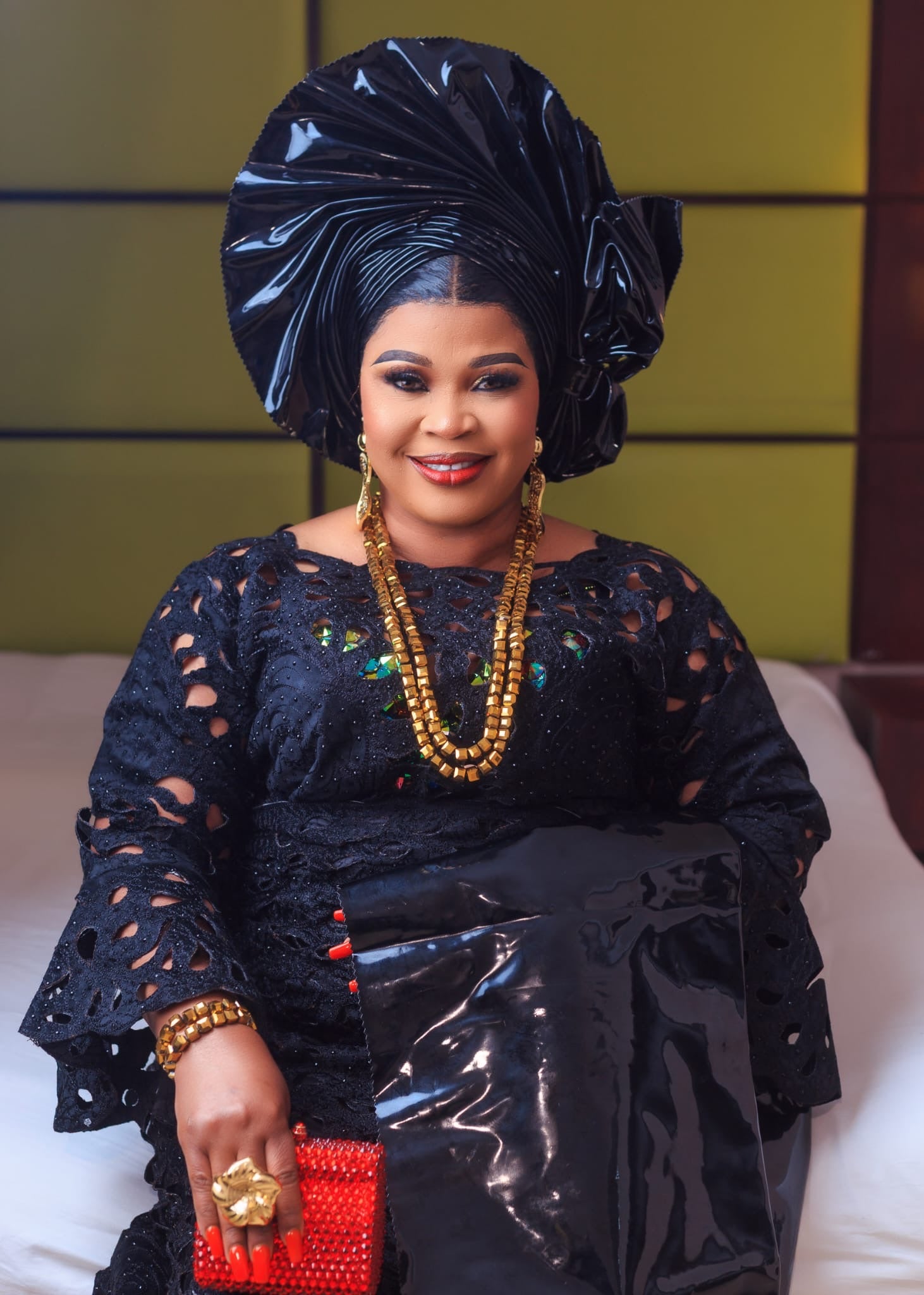 Sublime tenue lessi africaine de mariage – En coton raffiné avec foulard et pagne assortis.